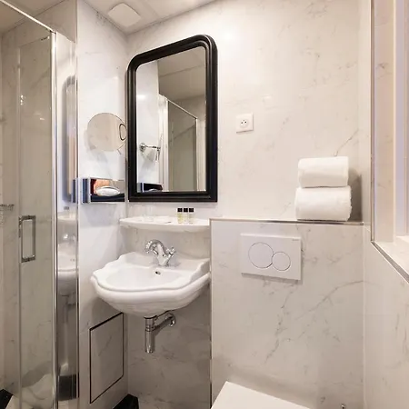 Du Champ De Mars Отель 3*