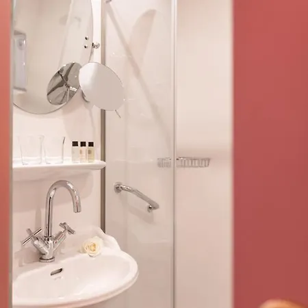 Du Champ De Mars Hotell 3*