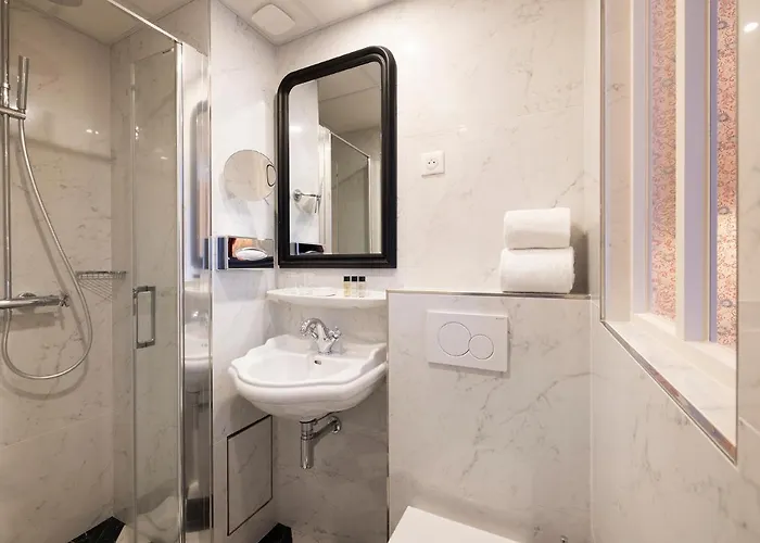 Du Champ De Mars Hotel 3*